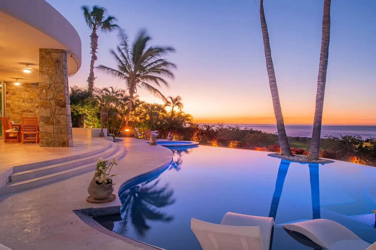 Pool and ocean sunset at Casa Kokomo