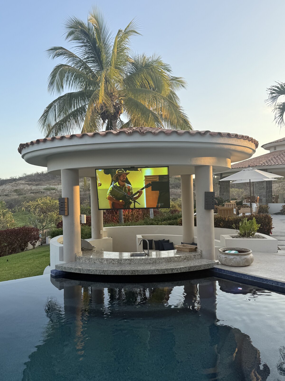 Casa Kokomo pool and palapa
